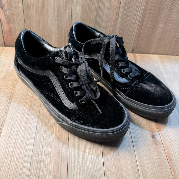 Vans Shoes - NWOT Black Velvet Old Skool Vans Skater Shoes Low Top Sneakers Unisex 6.5-W 5-M